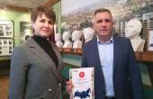 Вручение Благодарности директору филиала "Мордовский" ПАО "Т Плюс" - Ванину А.Г. за активное участие в проведении мероприятий в рамках акции #ВместеЯрче#